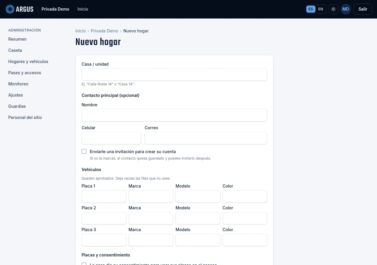 El formulario Nuevo hogar: casa o unidad, contacto principal opcional con nombre, celular y correo, la casilla de invitación y tres filas de vehículos