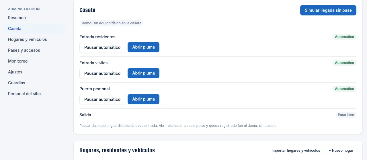 La tarjeta Caseta con cuatro carriles: tres en Automático con los botones Pausar automático y Abrir pluma, y la salida en Paso libre