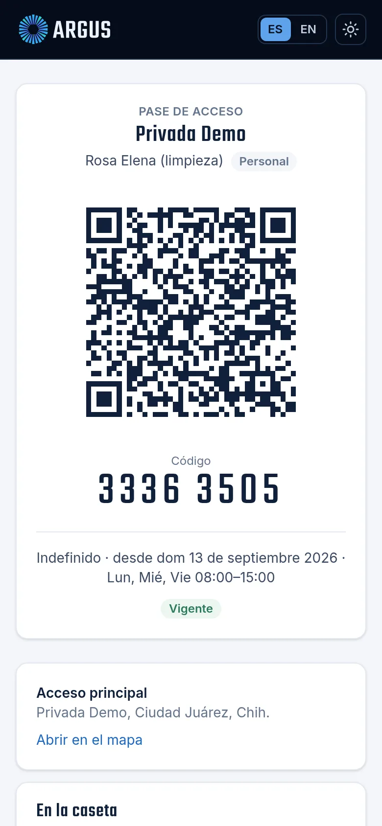 La página del pase en un teléfono: el nombre de la comunidad, quién viene, el código QR, el código de 8 dígitos, la vigencia y el estado Vigente