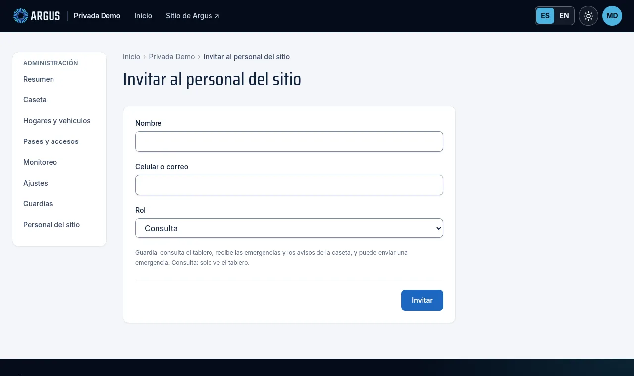 El formulario para invitar al personal del sitio, con nombre, celular o correo y rol