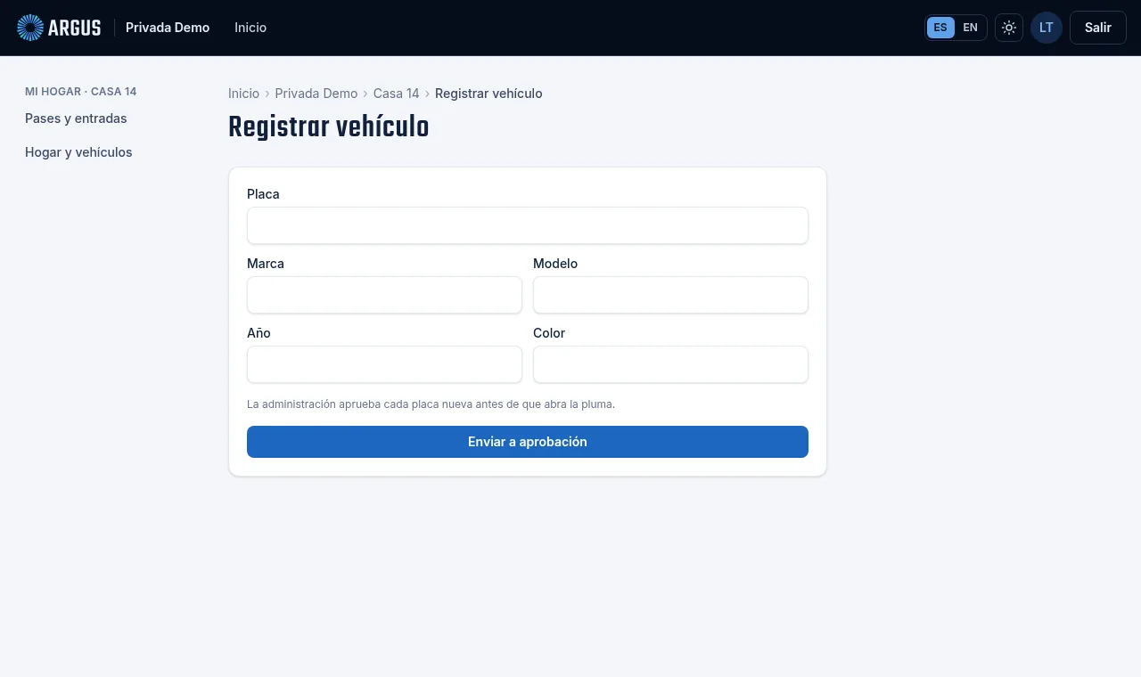 El formulario Registrar vehículo con placa, marca, modelo y color
